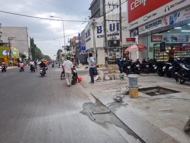 TP.Long Khanh - Dong Nai: Dieu chinh duong Hung Vuong chi mot doanh nghiep du thau-Hinh-2