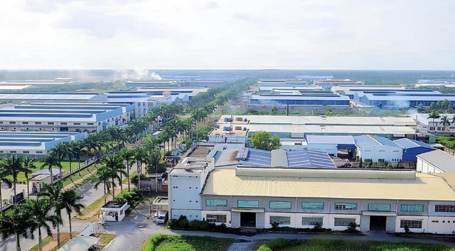 Cổ phiếu Tân Tạo 'lao dốc' sau tin vào diện hạn chế giao dịch từ ngày 16/7 Co phieu Tan Tao 'lao doc' sau tin vao dien han che giao dich tu ngay 16/7