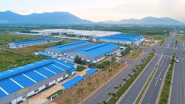 Xay Dung Tuan Loc ban gan 33% von tai Sonadezi Giang Dien