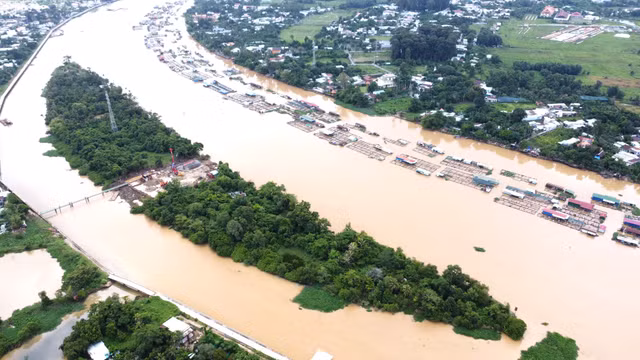 Dong Nai: Can canh thi cong cau Thong Nhat