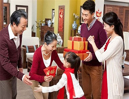 Suýt ly dị vì chuyện ăn Tết bên nội hay ngoại Suyt ly di vi chuyen an Tet ben noi hay ngoai