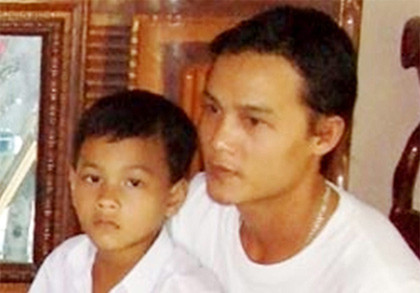 Anh Kỳ và con trai.