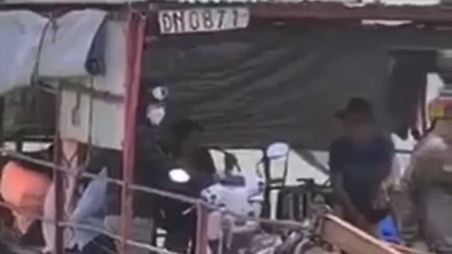 Đồng Nai xác minh thông tin 'tài công' 12 tuổi lái đò đưa khách qua sông Dong Nai xac minh thong tin 'tai cong' 12 tuoi lai do dua khach qua song