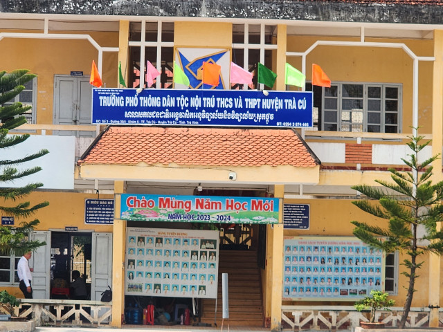 Tra Vinh: Don vi nao dang thi cong xay dung tai Truong Dan toc noi tru Tra Cu?