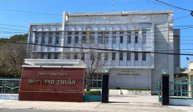 Vi sao tam dung hop nhat Bao Ninh Thuan va Dai Phat thanh Truyen hinh tinh?