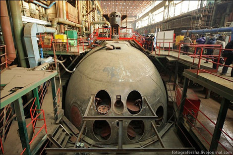 Nhà máy Verfi (Nga) đang tập trung hết công suất thực hiện hợp đồng cung cấp tàu ngầm cho Việt Nam. Nhà máy Verfi (Nga) đang tập trung hết công suất thực hiện hợp đồng cung cấp tàu ngầm cho Việt Nam.