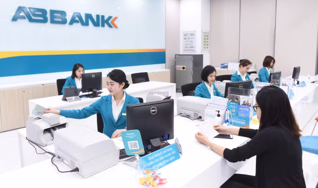 Lo dien 16 ca nhan, 3 to chuc nam giu gan 67% von dieu le ngan hang ABBank