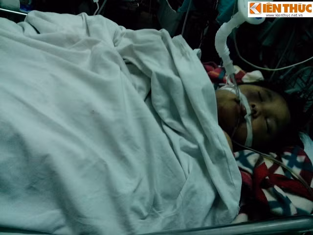 Cháu Đỗ Doãn Lộc đang trong tình trạng rất nguy kịch.