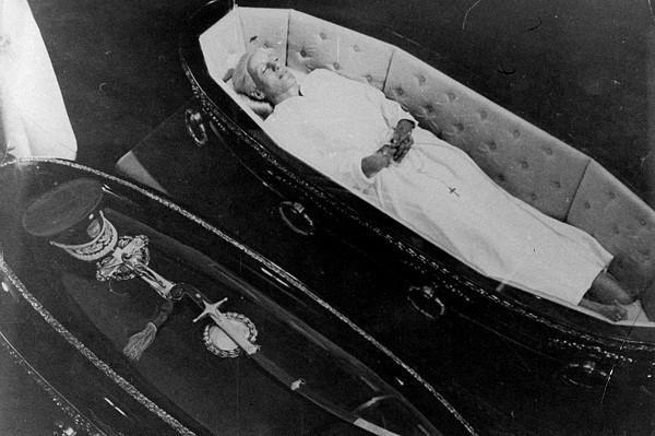 Hé lộ xác ướp đệ nhất phu nhân nguyên vẹn nổi tiếng thế giới - Hình 5 He lo xac uop de nhat phu nhan nguyen ven noi tieng the gioi-Hinh-5