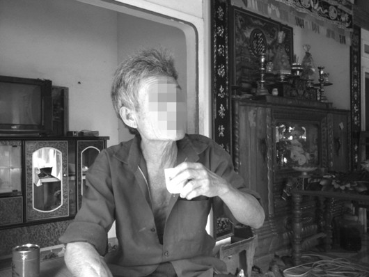 Ông Ph. đang tức giận kể lại vụ việc.