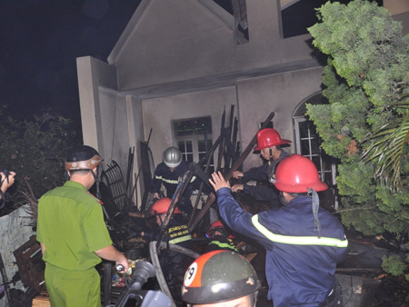 Sau khoảng 30 phút chữa cháy, đám cháy đã được dập tắt.