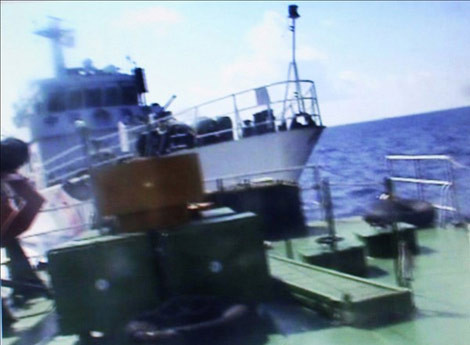 Những ngày qua, tàu Trung Quốc vẫn tiếp tục các hành động hung hăng, chủ động đâm, húc tàu Việt Nam. Những ngày qua, tàu Trung Quốc vẫn tiếp tục các hành động hung hăng, chủ động đâm, húc tàu Việt Nam.