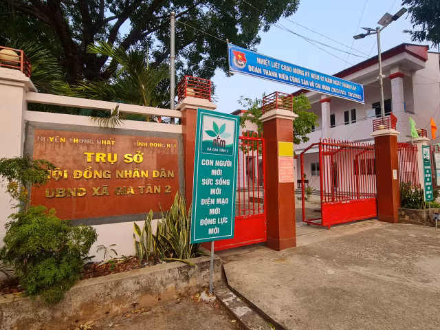 UBND xa Gia Tan 2: “Phong vien muon tac nghiep phai ...trinh HDLD“-Hinh-3