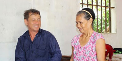 Ông Phạm Văn Trắng và vợ.
