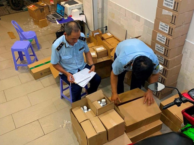 Phát hiện hơn 13.000 mỹ phẩm cao cấp thu mua trôi nổi trong ngôi nhà 'nội bất xuất, ngoại bất nhập' Phat hien hon 13.000 my pham cao cap thu mua troi noi trong ngoi nha 'noi bat xuat, ngoai bat nhap'