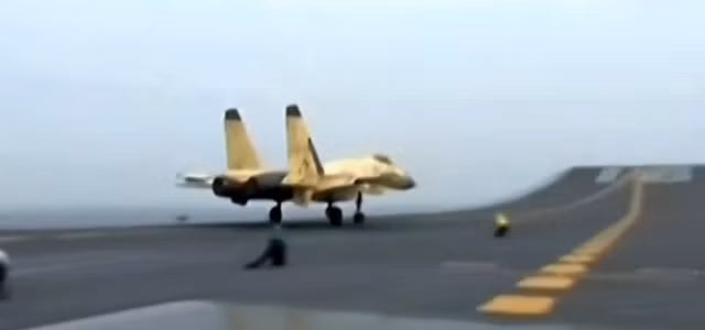 Cư dân mạng Trung Quốc gọi hình ảnh này là “Tàu sân bay Style mới”.