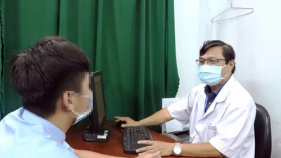 Bệnh nhân gặp rắc rối về sức khỏe tâm thần thăm khám tại Bệnh viện Tâm thần TP HCM