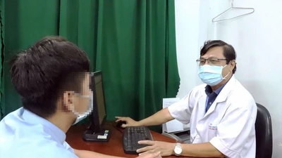 Bệnh nhân gặp rắc rối về sức khỏe tâm thần thăm khám tại Bệnh viện Tâm thần TP HCM.