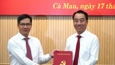 Ông Lữ Quang Ngời - Chủ tịch UBND tỉnh Vĩnh Long - được Ban Bí thư điều động giữ chức Phó Bí thư Tỉnh ủy Cà Mau.