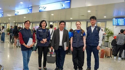 Thuốc giải độc botulinum ngay lập tức được bàn giao cho đại diện của Sở Y tế Đà Nẵng, BS. Phạm Hồng Hà - Phó Trưởng phòng Quản lý Dược, người đã chờ sẵn tại Sân bay Quốc tế Nội Bài cùng nhóm WHO Việt Nam. Sau đó, thuốc giải độc được vận chuyển nhanh nhất có thể đến bệnh viện ở Đà Nẵng.