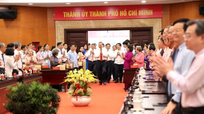 ổng Bí thư Tô Lâm cùng lãnh đạo Đảng, Nhà nước thăm, chúc Tết Đảng bộ, chính quyền, nhân dân TP HCM.