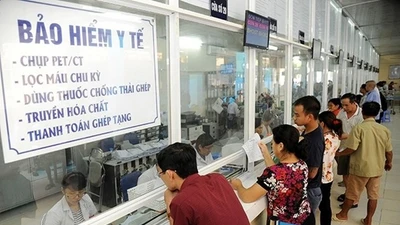 Người dân TPHCM khám bệnh bằng BHYT