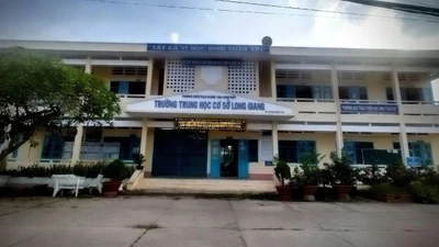 Trường trung học cơ sở Long Giang