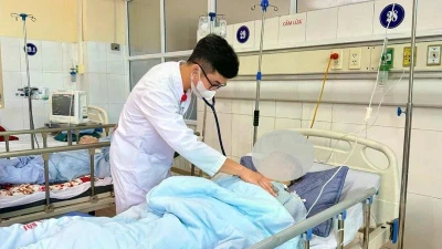 Thăm khám bệnh nhân lao. Ảnh minh họa