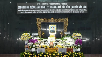 Lễ viếng, truy điệu Đại tướng Lê Văn Dũng được tổ chức trọng thể sáng 14/1 tại Nhà Tang lễ Quốc gia phía Nam, TP Hồ Chí Minh.