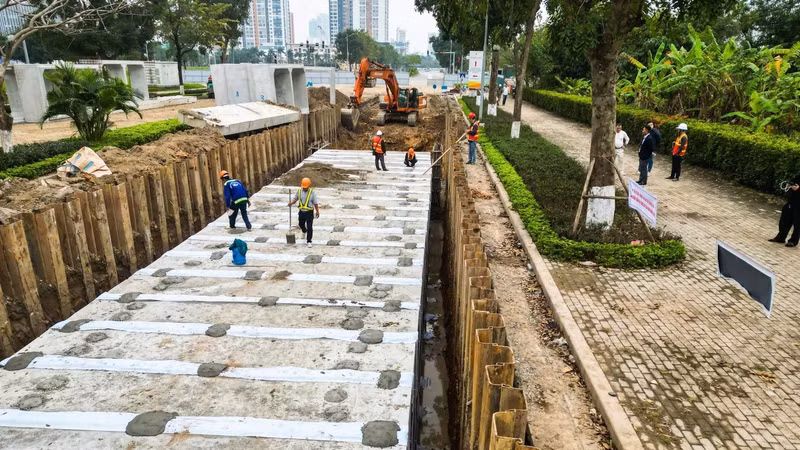 Hà Nội xuyên đêm thi công chống ngập trước mùa mưa bão 2026