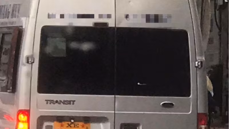 Dùng bảng 'Xe tang lễ' che biển số: Tài xế bị phạt tới 26 triệu