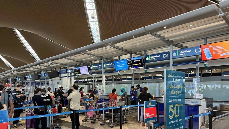 Hành khách bị hủy chuyến bay sẽ được bồi thường dù đã được báo trước