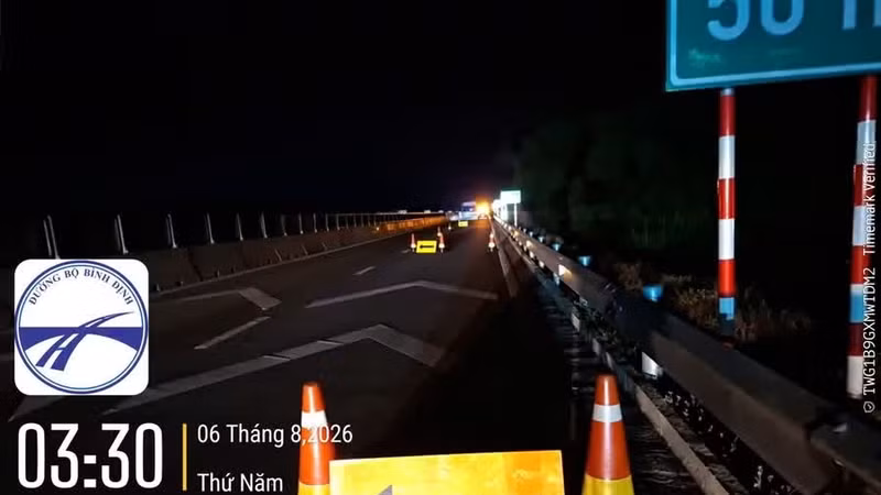 Hàng chục ô tô thủng lốp do cán phải mảnh sắt trên cao tốc qua Gia Lai