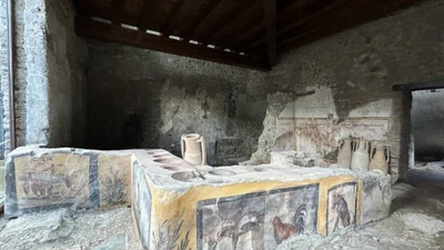 Khám phá bình gốm Ai Cập trong lớp đất Pompeii, phản ánh cuộc sống trung lưu