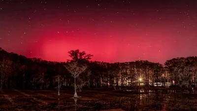 Màn trình diễn cực quang kéo dài, lan rộng khắp Bắc Mỹ