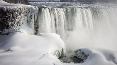 Thác Niagara bị đóng băng một phần trong đợt tuyết dày kỷ lục