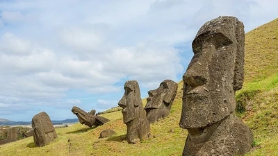 Hé lộ cách người xưa vận chuyển tượng Moai nặng hàng chục tấn 