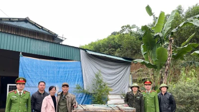 Người dân Thanh Hóa tự nguyện giao nộp khỉ quý hiếm