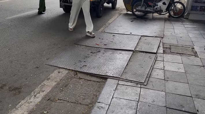 Bên cạnh tiến độ thi công, người dân kỳ vọng các đơn vị quản lý và nhà thầu sẽ tăng cường phối hợp giữa các dự án điện và thoát nước để tránh tình trạng làm xấu mặt đường quá nhiều lần. Một mặt đường được hoàn trả đúng tiêu chuẩn không chỉ bảo đảm an toàn giao thông mà còn góp phần giữ gìn diện mạo văn minh, sạch đẹp cho khu phố cổ – nơi được xem là "bộ mặt" của Thủ đô trong mắt du khách.