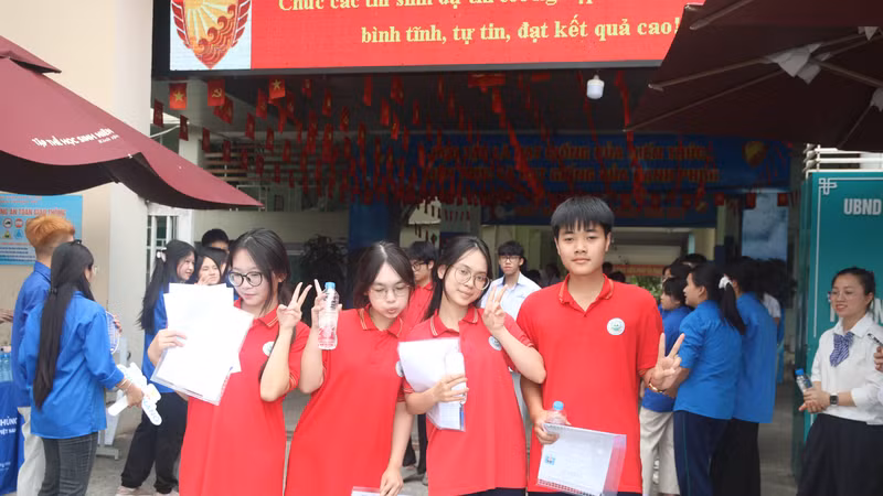 Đề Ngữ văn tốt nghiệp THPT 2026 gây bất ngờ và phân hóa cao