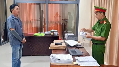 Mua hóa đơn khống gần 5 tỷ đồng, giám đốc công ty bị khởi tố