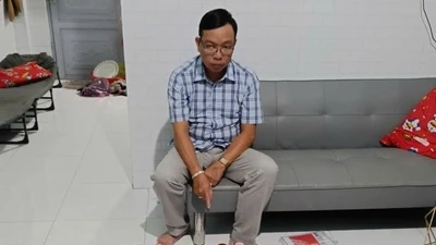 Đồng Tháp: Tạm giữ một người bị cáo buộc làm giả tài liệu, con dấu 