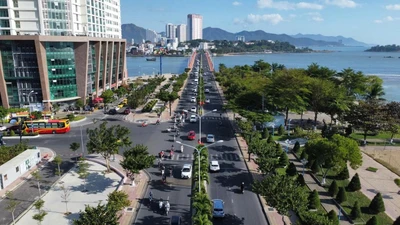 Khánh Hòa: Phân làn đường bờ biển Nha Trang trước Tết để tránh kẹt xe