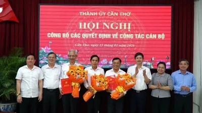 Cần Thơ: Công bố các quyết định của Ban Bí thư và Thành ủy về công tác cán bộ