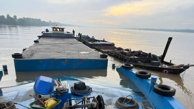 Vĩnh Long tạm giữ 9 phương tiện nghi khai thác khoáng sản trái phép