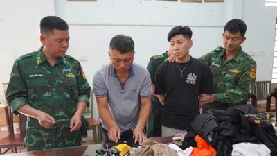 Đối tượng Huỳnh Kim Long bị lực lượng Biên phòng bắt giữ. (Ảnh: BPMQT)