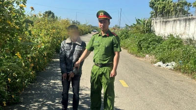 Phát hiện nam thanh niên cất giữ chất tinh thể nghi ma túy tại thôn Tân Hiên