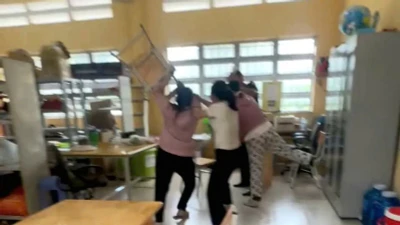 Tạm đình chỉ giáo viên bị phản ánh có hành vi không đúng mực với nữ sinh lớp