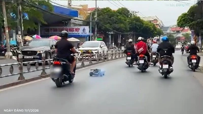 Thanh niên điều khiển ô tô mô hình lạng lách trên đường phố Trảng Dài