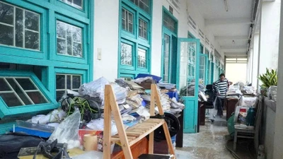 Bộ GD&ĐT sẽ cấp phát miễn phí sách giáo khoa cho học sinh vùng lũ